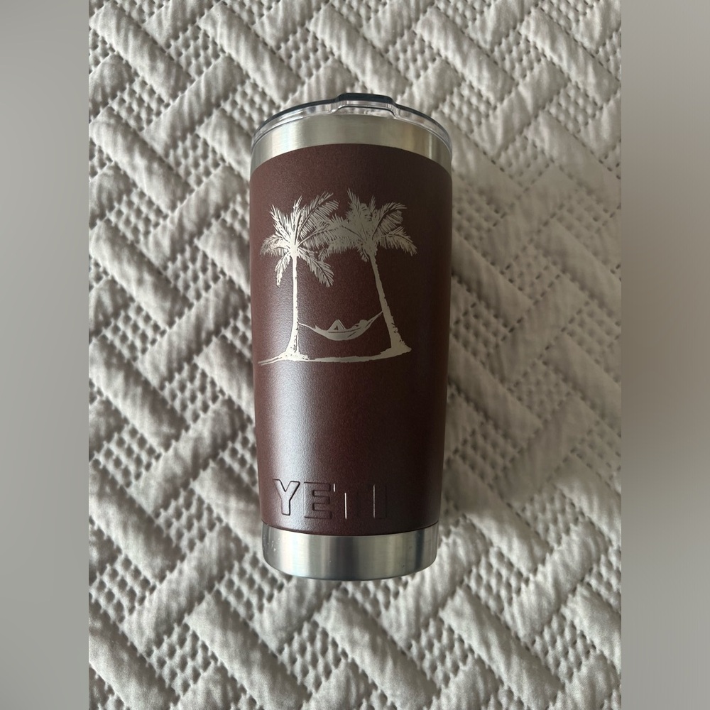 YETI 20 oz. Palm Engraved.